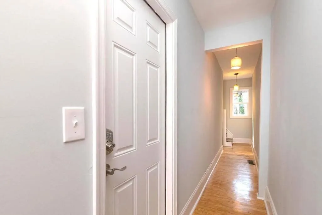 Budget Bed Room Near Downtown Inner Harbor W Free Parking-1
