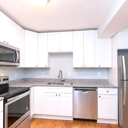 Budget Bed Room Near Downtown Inner Harbor W Free Parking-3