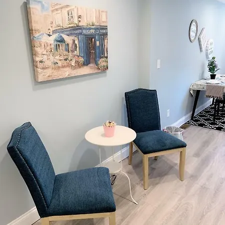 Nice Bedroom Next Fells Point-3